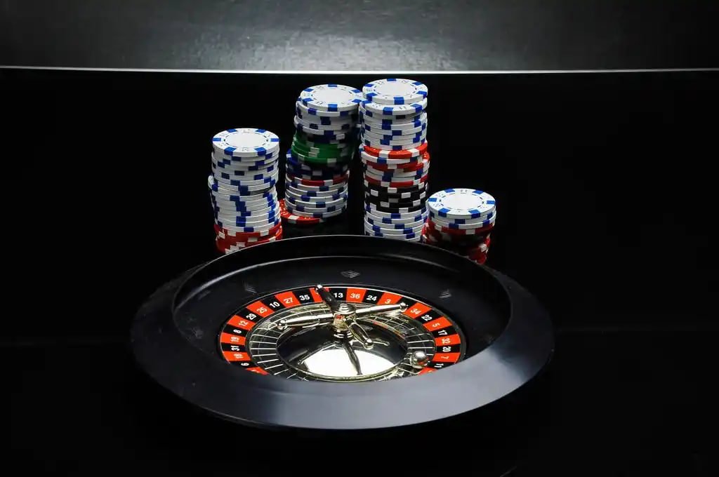Pengguna memasang taruhan sportsbook melalui perangkat mobile mantulslot